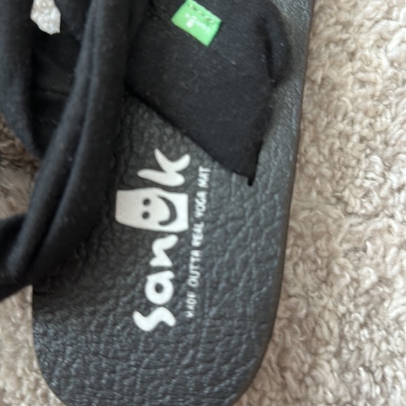 Sanuk women’s sandals - Picture 2 of 2